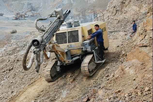 開(kai)山KG930B潛孔(kǒng)鑽車 開(kāi)山KG930B潛孔(kǒng)鑽車