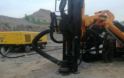 開山(shan)牌KGH6型露天(tiān)潛孔鑽車(chē) 開山牌KGH6型(xing)露天潛孔(kǒng)鑽車