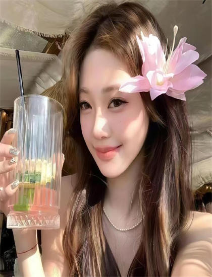 表演艺术解析：《无可申报》的的文化符号与象征意义 揭示人性的复杂与美好